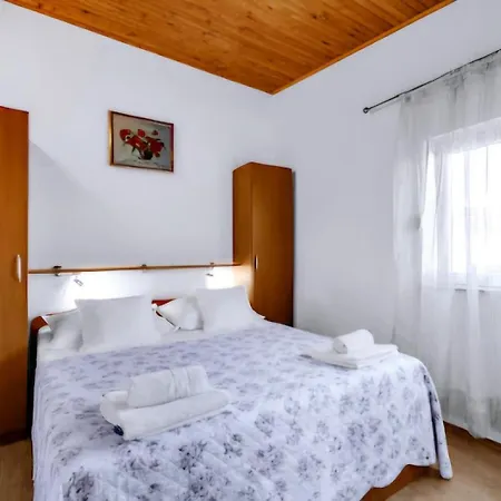 Apartment Toni Baska Voda