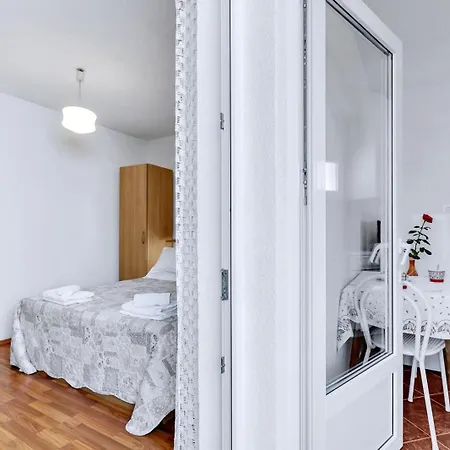 Toni Lägenhet Baška Voda