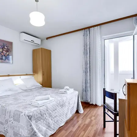 Apartment Toni Baska Voda