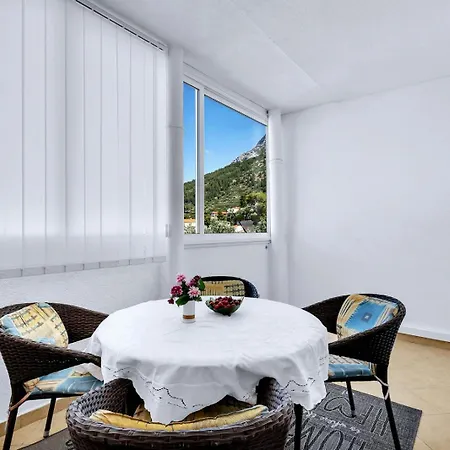 Toni Apartment